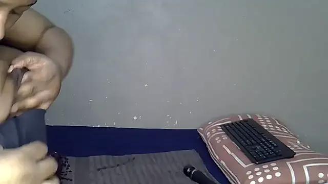 Bellabootie from StripChat is Freechat