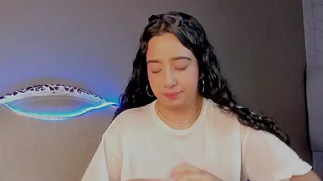 BellaSwwan from StripChat