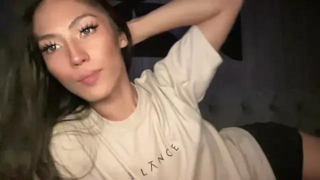 Belle_Sinclair from StripChat is Freechat