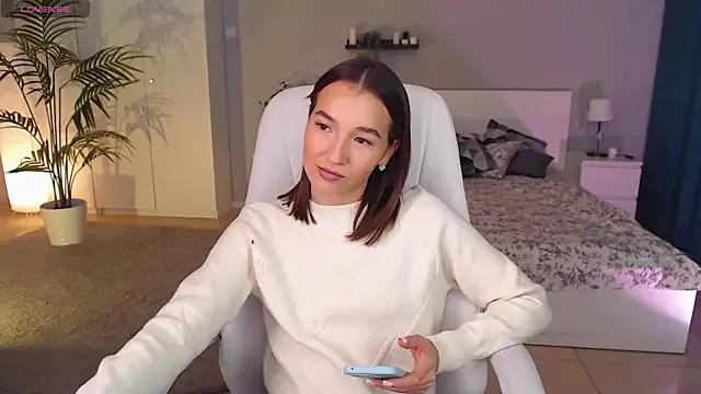 Bellla_Haddid from StripChat is Freechat