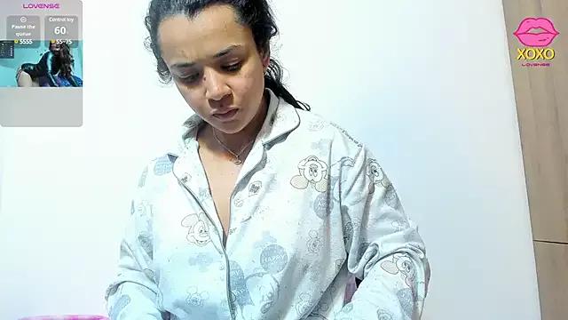 Bessie32 from StripChat