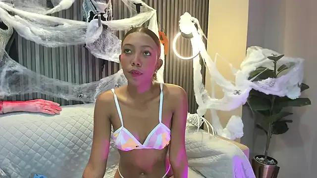 biancaa_18 from StripChat is Freechat