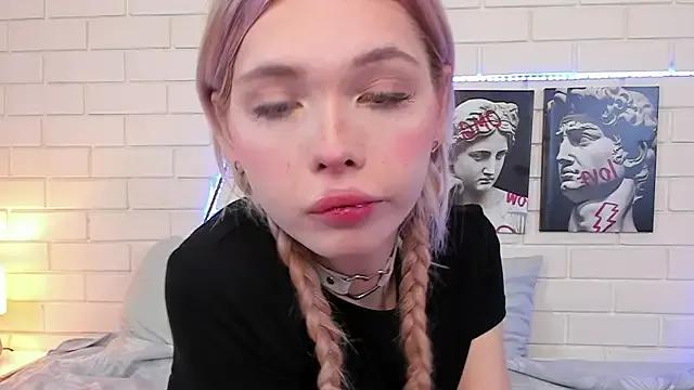 Blondy_Fina from StripChat is Freechat