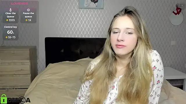 blondy_rina from StripChat is Freechat