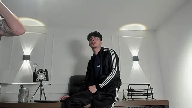 boysonfiree from StripChat is Freechat