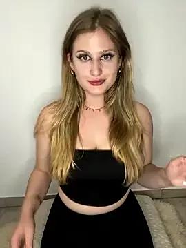 Busty-Ellie from StripChat is Freechat