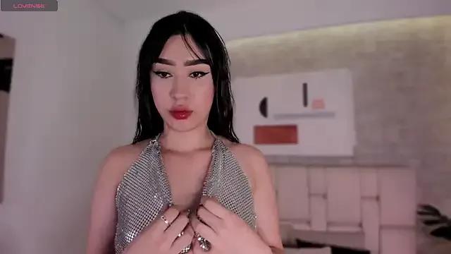 cami_luxx from StripChat is Freechat