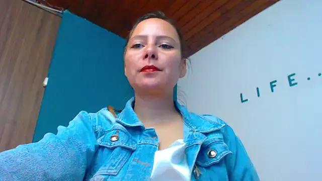 camila_delarosa from StripChat is Freechat