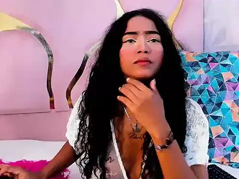 camilaqueenh from StripChat is Freechat