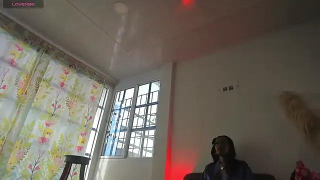 Camile_Queen from StripChat is Freechat