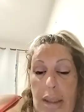 canariamorbosa from StripChat is Freechat