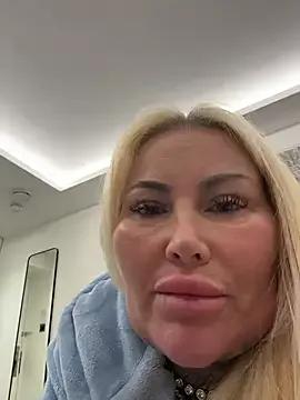 Candy-RoseUK from StripChat is Freechat