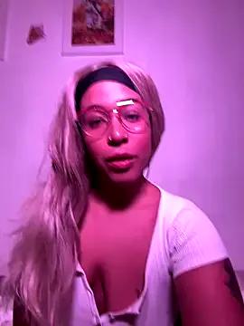 CaneliitaBlaze from StripChat is Freechat