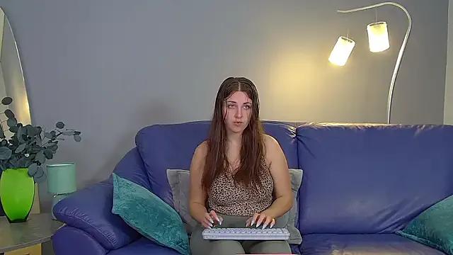 CarolineCarters from StripChat is Freechat