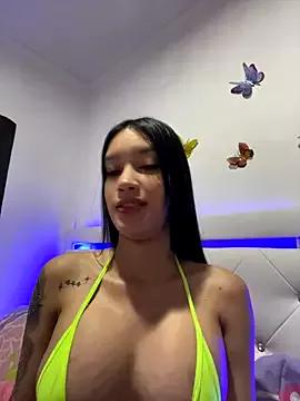 CarolineJackson from StripChat is Freechat