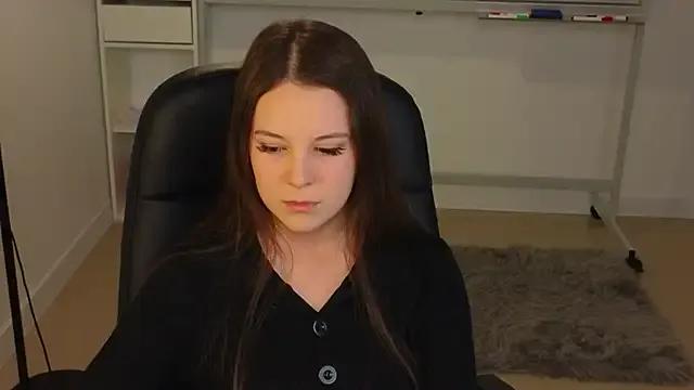 CarolineShaw from StripChat is Freechat