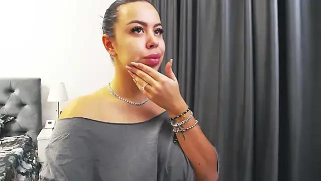 Casiana_ from StripChat is Freechat