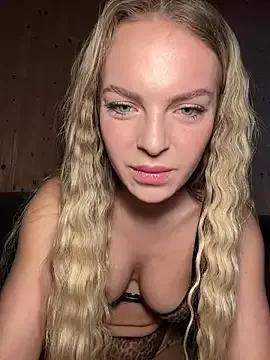 ChiaraVixen from StripChat is Freechat