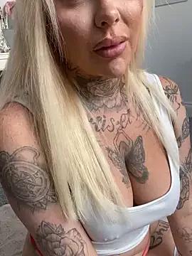 Chloe-Savage from StripChat is Freechat