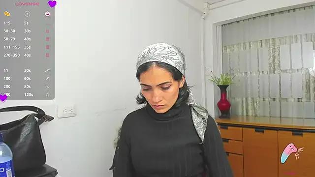 chloehanna from StripChat is Freechat