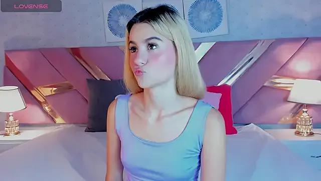 ChloeLaurentt from StripChat is Freechat