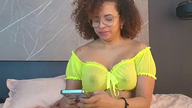 CloePeterson from StripChat is Freechat