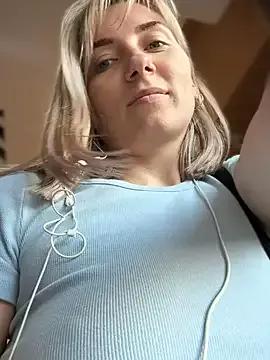 Crazy-Rosa from StripChat is Freechat