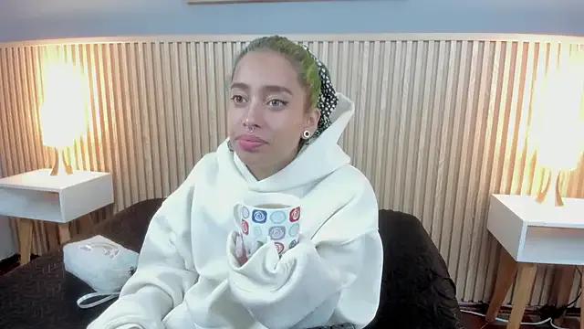 Cristal_r4ven from StripChat is Freechat