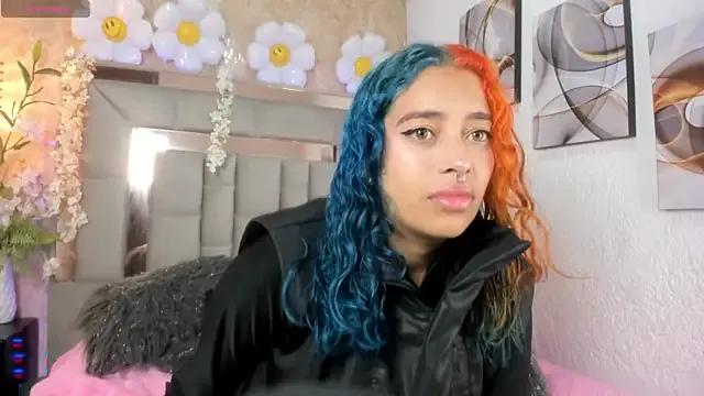 Cristall_ravven from StripChat is Freechat