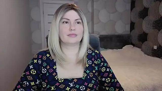 CrystallKiss from StripChat is Freechat