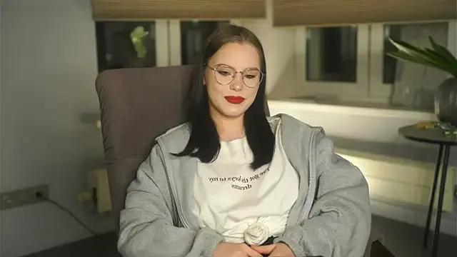 CrystaSvendsen from StripChat is Freechat