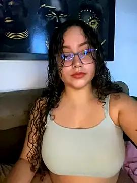 CurlyGirl_1 from StripChat is Freechat