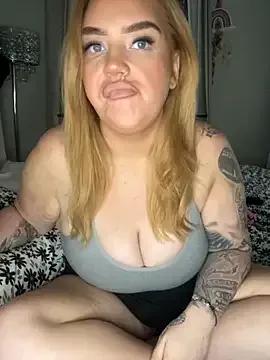 CurvyGirlMyla from StripChat is Freechat