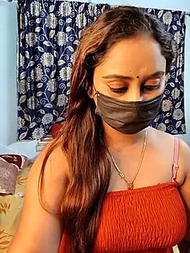 Cute-lusi from StripChat