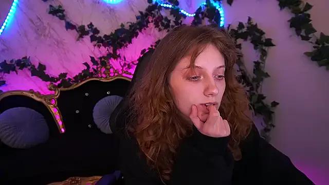 CuteeFoxy from StripChat is Freechat