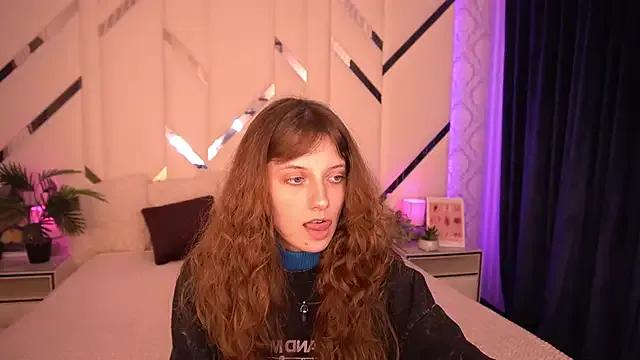 CuteeFoxy from StripChat is Freechat