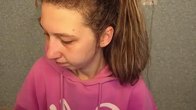 CuteEllii from StripChat is Freechat