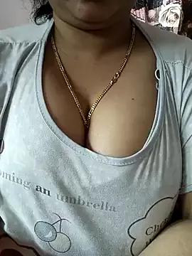 cuteyqueen from StripChat is Freechat