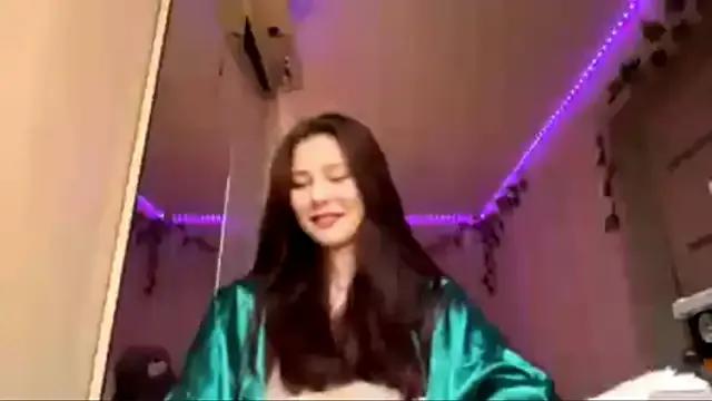 CutieSlim from StripChat is Freechat