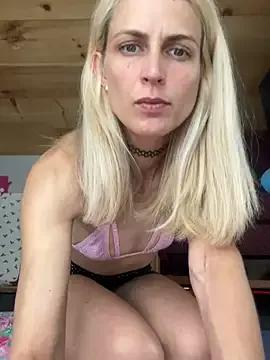 DanaeJustine from StripChat