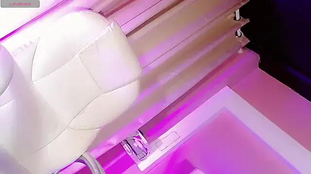 Daphnne_XXX from StripChat is Freechat