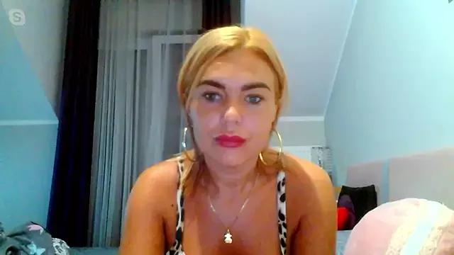 DESIREjenny from StripChat is Freechat