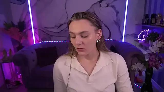 DiamondGoldie from StripChat is Freechat