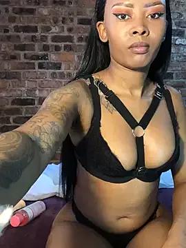 DiamondHunny from StripChat is Freechat