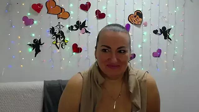 DianaMGG from StripChat is Freechat