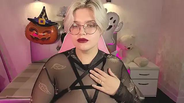 DominiqueSweetie from StripChat is Freechat