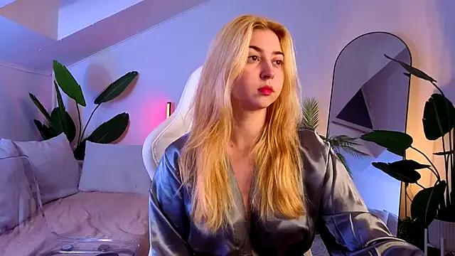 dreamyhannah from StripChat is Freechat