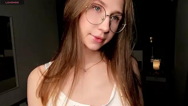 EditaBand from StripChat is Freechat