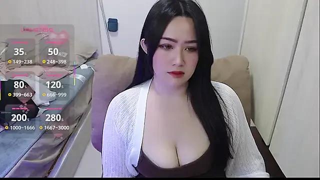 Eimile-Z from StripChat is Freechat