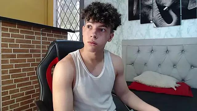 eli_latin from StripChat is Freechat